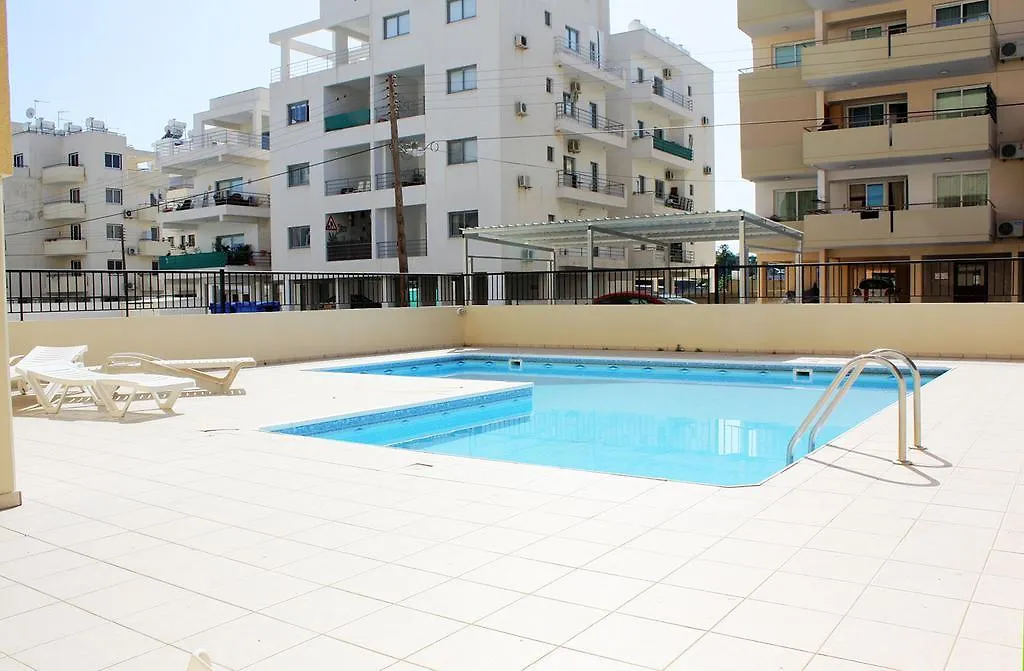 Makenzy Apartment Larnaca